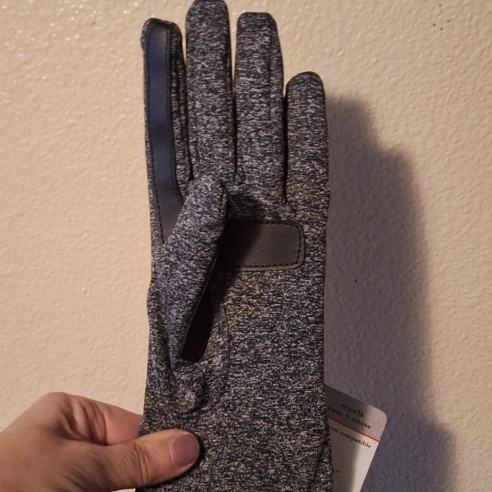 Isotoner Women's SmartDri Black and Gray Gloves - Picture 3 of 3